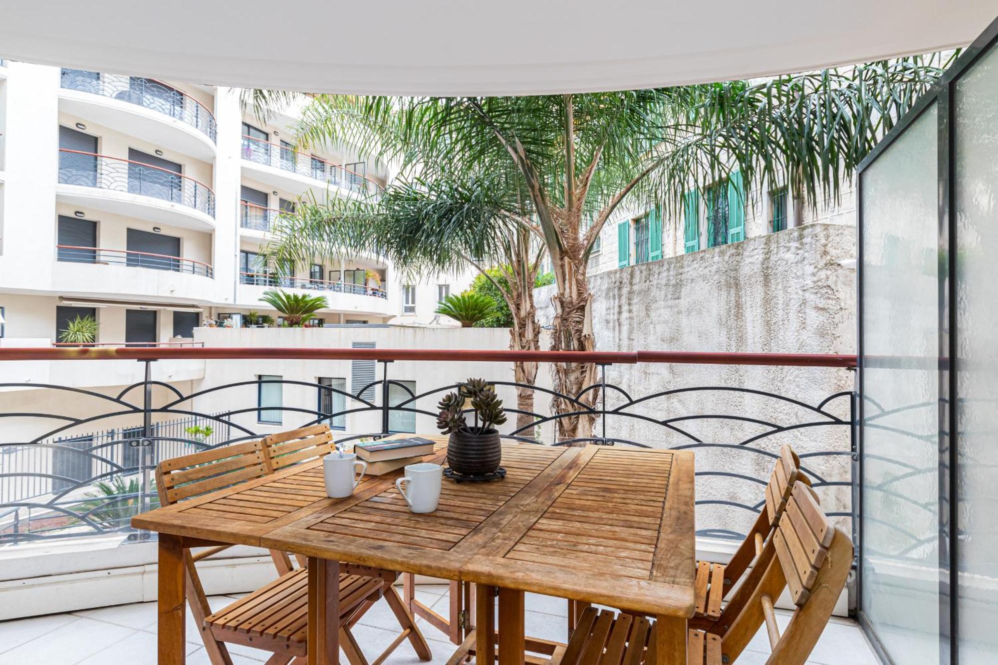 Nice 1 Bedroom Downtown Carre D'Or With Garage Exterior photo