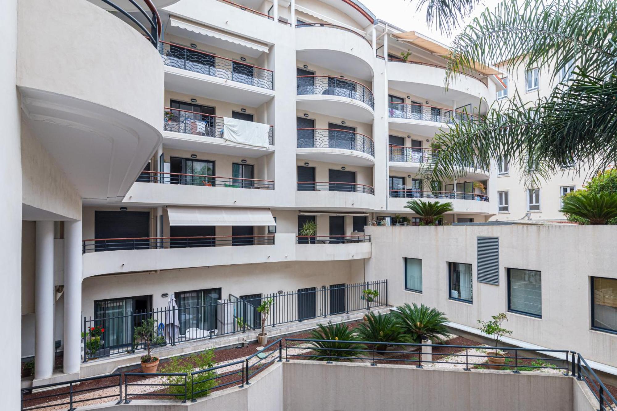 Nice 1 Bedroom Downtown Carre D'Or With Garage Exterior photo