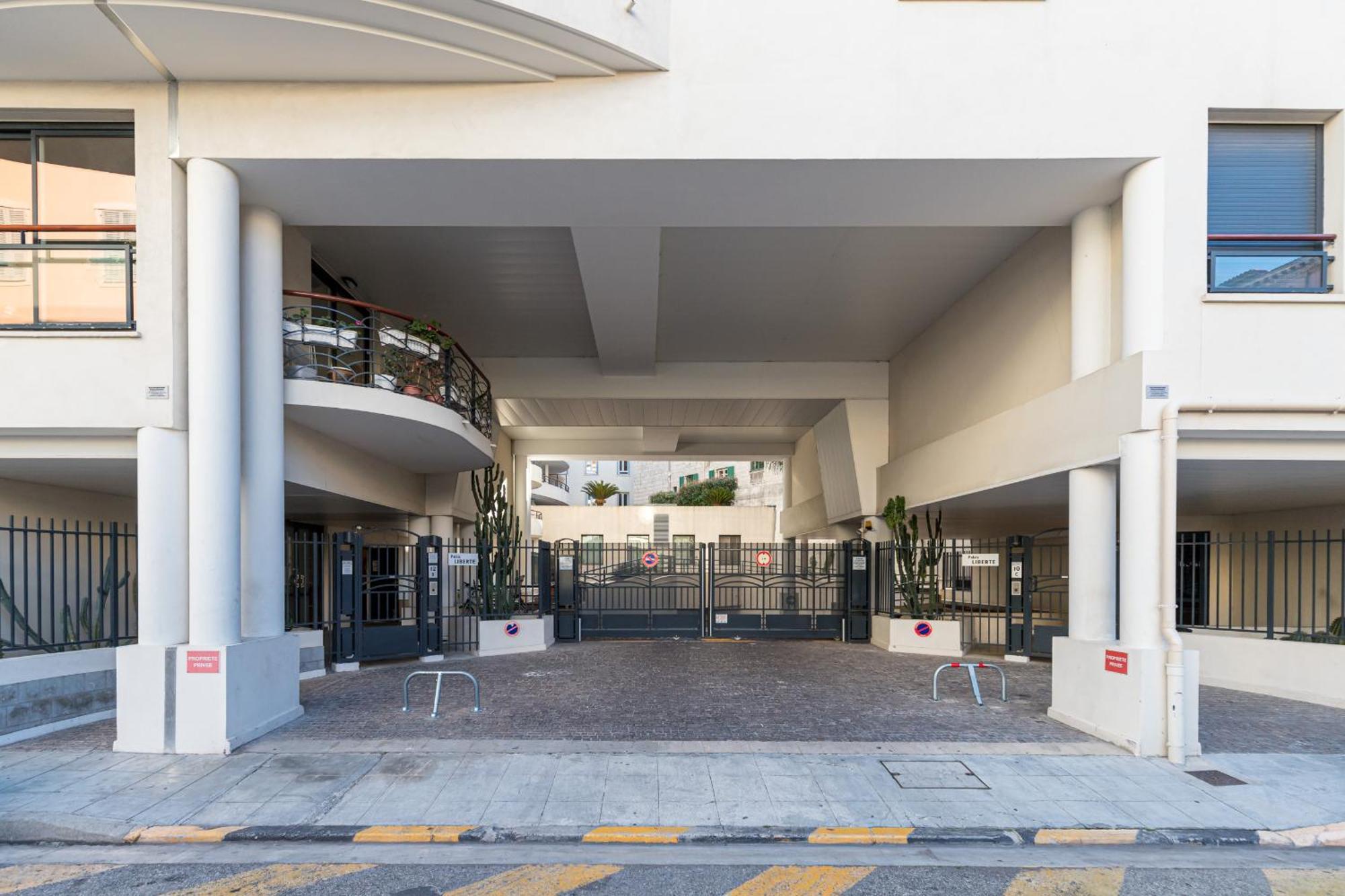 Nice 1 Bedroom Downtown Carre D'Or With Garage Exterior photo