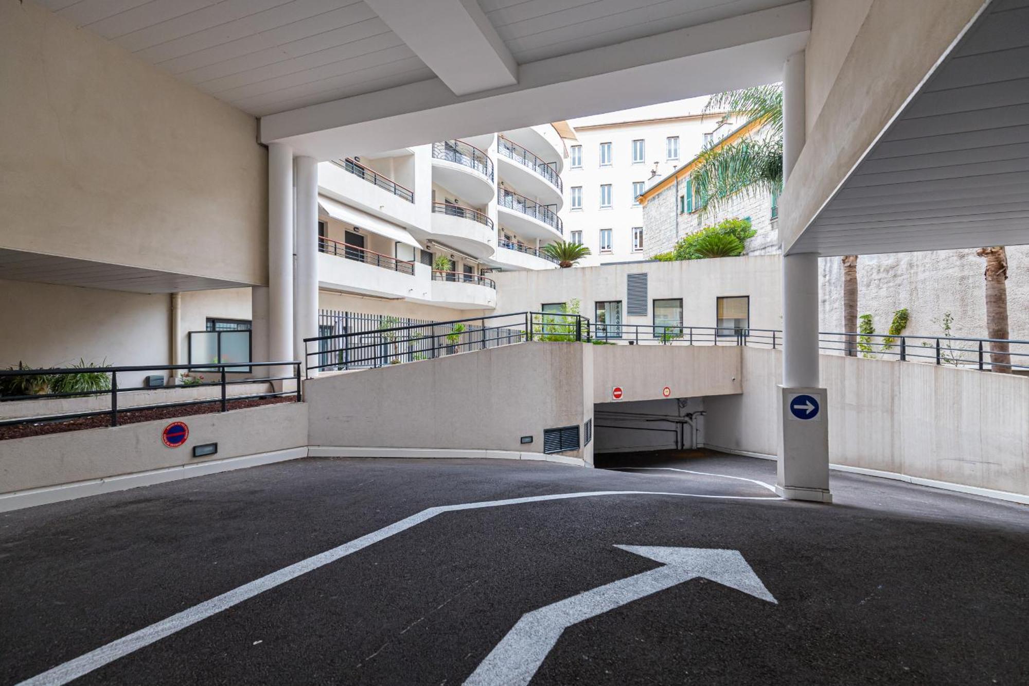 Nice 1 Bedroom Downtown Carre D'Or With Garage Exterior photo