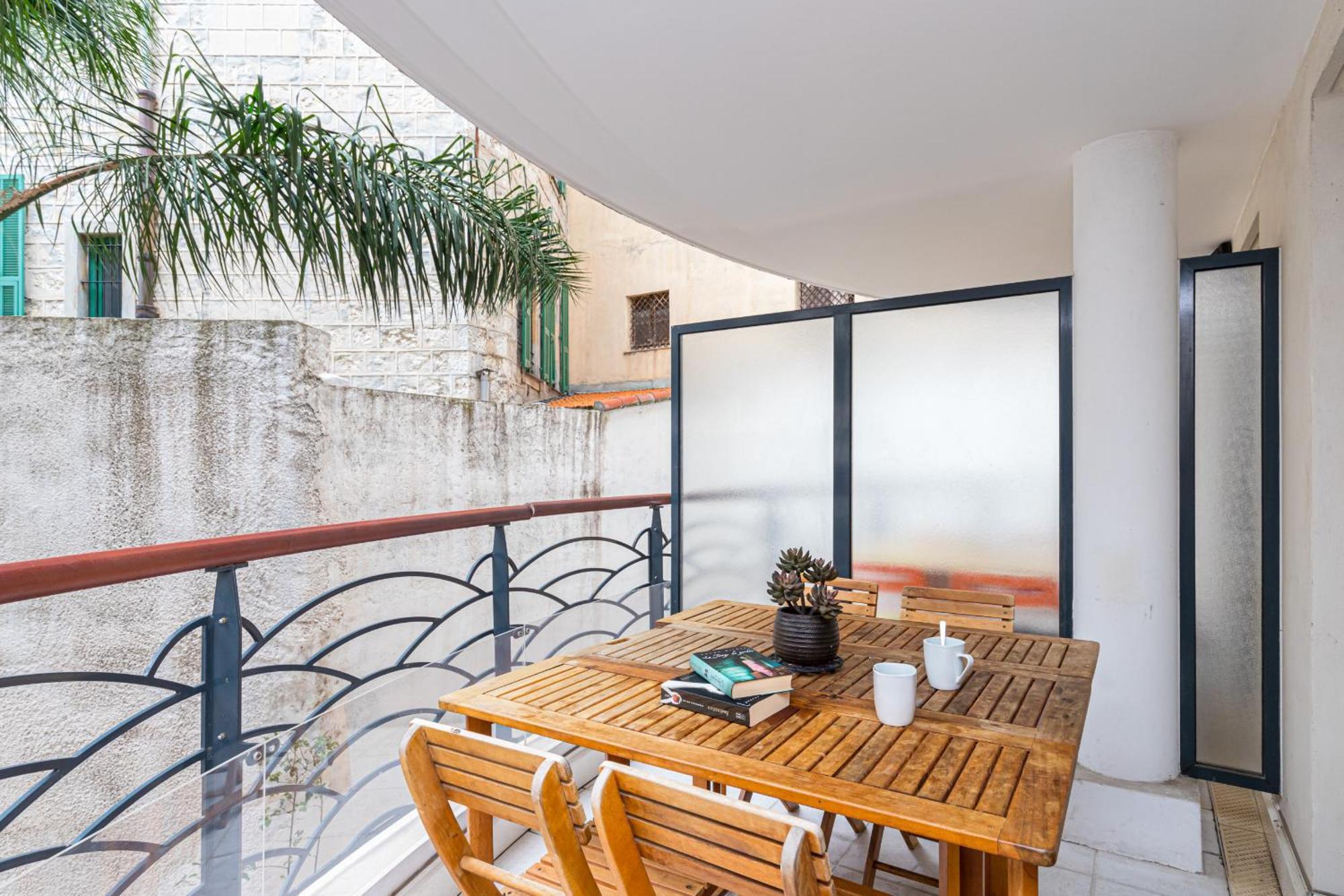 Nice 1 Bedroom Downtown Carre D'Or With Garage Exterior photo