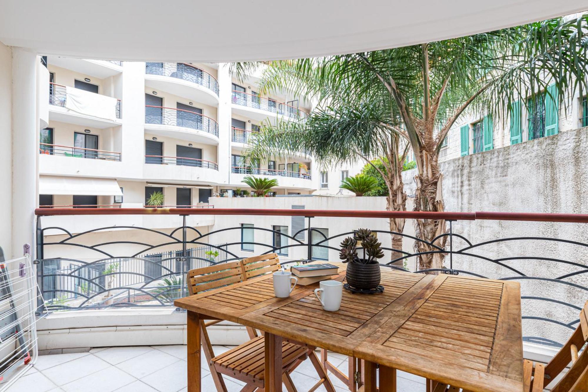 Nice 1 Bedroom Downtown Carre D'Or With Garage Exterior photo