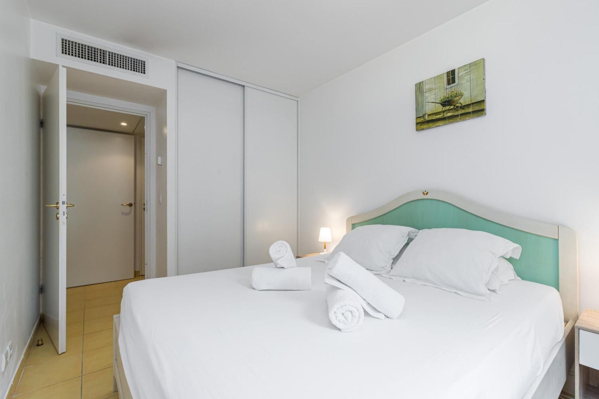 Nice 1 Bedroom Downtown Carre D'Or With Garage Exterior photo